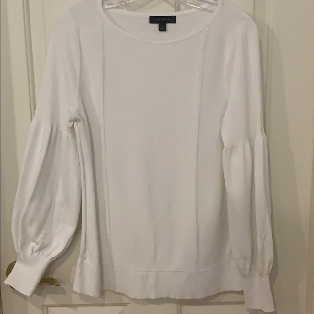 white ann taylor sweater with balloon sleeve